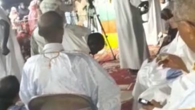 صورة أغورط /  المهندس بوزارة التجهيز والنقل محمد الأمين ولد بوفره ينظم تظاهرة سياسية حاشدة بقرية بوكعارة دعما لمرشحي حزب الإنصاف 