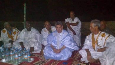 صورة كيفه/ والي لعصابه يقدم التعازي باسم رئيس الجمهورية لأسرة اهل عمار