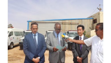 صورة وزارة الصحة تتسلم أربع سيارات إسعاف هدية من اليابان 