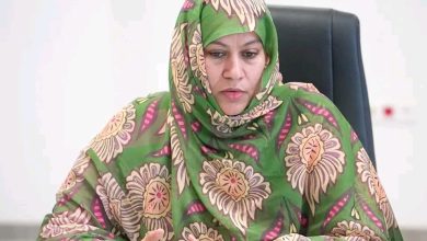 صورة وزيرة الصحة السيدة الناها بنت مكناس تجتمع بأطقم الوزارة