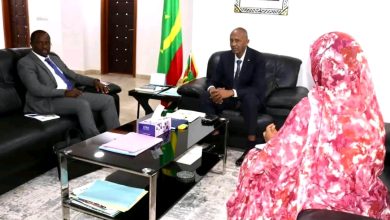 صورة نواكشوط/ وزير التنمية الحيوانية يستقبل رئيس بعثة المنظمة الدولية للهجرة في موريتانيا