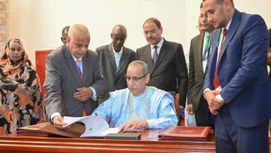 صورة نواكشوط/ التوقيع على وثيقة ‘ الميثاق الجمهوري ” بين الحكومة وأحزاب التكتل وقوى التقدم و الإنصاف 