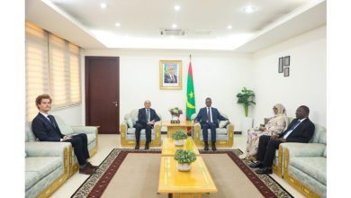 صورة نواكشوط/ الوزير الأول يستقبل في مكتبه السفير الفرنسي المعتمد لدى موريتانيا