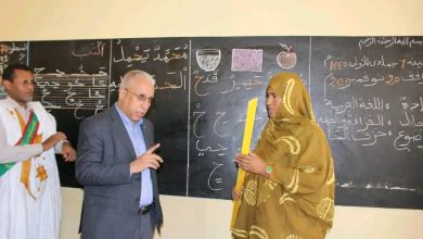 صورة وزير التهذيب الوطني يدون حول محطات زيارته لولاية الحوض الغربي