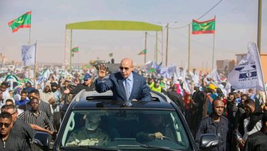 صورة رئيس الجمهورية يصل إلى مدينة ازويرات للإشراف على تدشينات هامة بمناسبة الذكرى 63 لعيد الاستقلال الوطني  