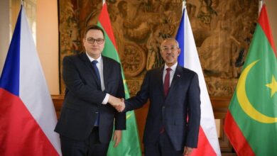 صورة وزير الدفاع الوطني السيد حننه ولد سيدي يؤدي زيارة عمل لجمهورية التشيك
