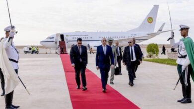صورة رئيس الوزراء يعود إلى نواكشوط بعد مشاركته في القمة العربية الطارئة