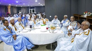 صورة وزير الشؤون الإسلامية يقيم مأدبة إفطار على شرف عدد من الأئمة وشيوخ المحاظر
