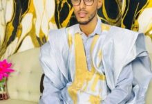 صورة لعصابه/ أستاذ بثانوية كيفه 1 يرصد مبلغ مالي لتلاميذه المتفوقين في مسابقة باكالوريا