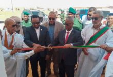 صورة والي تكانت السيد محمد أحمد مولود يشرف على تدشين مدرسة ابتدائية في مدينة القدية