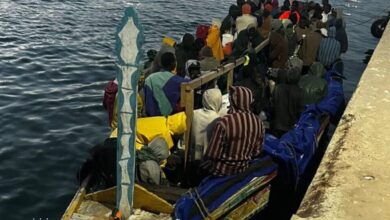 صورة إنقاذ قارب يحمل مهاجرين سريين قبالة سواحل مدينة نواذيبو