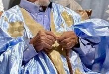 صورة الإعلان في العاصمة نواكشوط عن وفاة والد الرئيس السابق محمد ولد عبد العزيز 