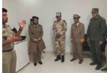 صورة المدير العام للأمن الوطني و قائد أركان الدرك الوطني يقومان بزيارة عبارة روصو بولاية ترارزة