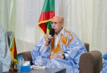 صورة رئيس الجمهورية يجتمع بأطر و وجهاء مقاطعة كيهيدي ويستمع إلى همومهم و تطلعاتهم 