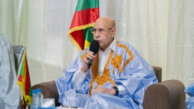 صورة رئيس الجمهورية يجتمع بأطر و وجهاء مقاطعة كيهيدي ويستمع إلى همومهم و تطلعاتهم 