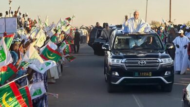 صورة رئيس الجمهورية يصل مدينة امبود وسط إستقبال شعبي كبير 