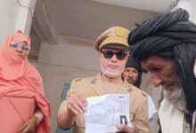 صورة فاعل خير من دولة الإمارات يقدم 1000 سلة غذائية للأسر المتعففة في مدينة أطار