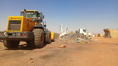 صورة كيفه/ البلدية تواصل عبر الآليات الثقيلة جهود نظافة المدينة و معالجة النقاط السوداء لتراكم القمامة