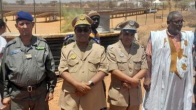 صورة والي الحوض الغربي يقوم بزيارة تفقد و إطلاع لإدارتي شركتي الكهرباء و الماء