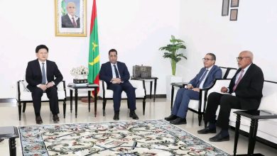 صورة الوزير الأول يستقبل في مكتبه سفير جمهورية الصين الشعبية المعتمد لدى موريتانيا