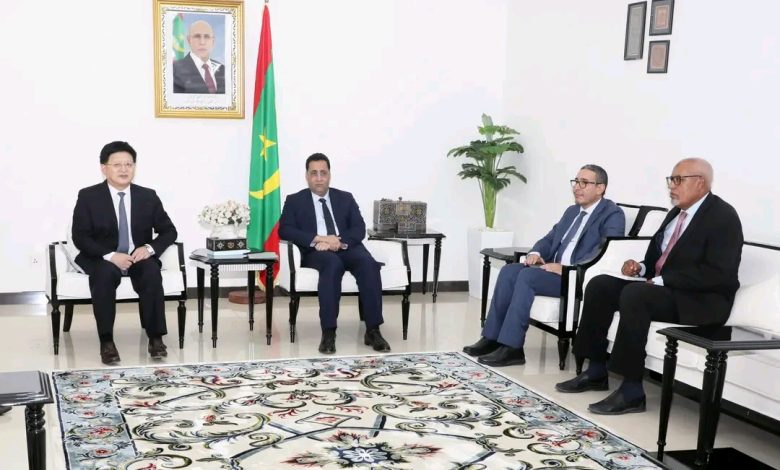 الوزير الأول يستقبل في مكتبه سفير جمهورية الصين الشعبية المعتمد لدى موريتانيا